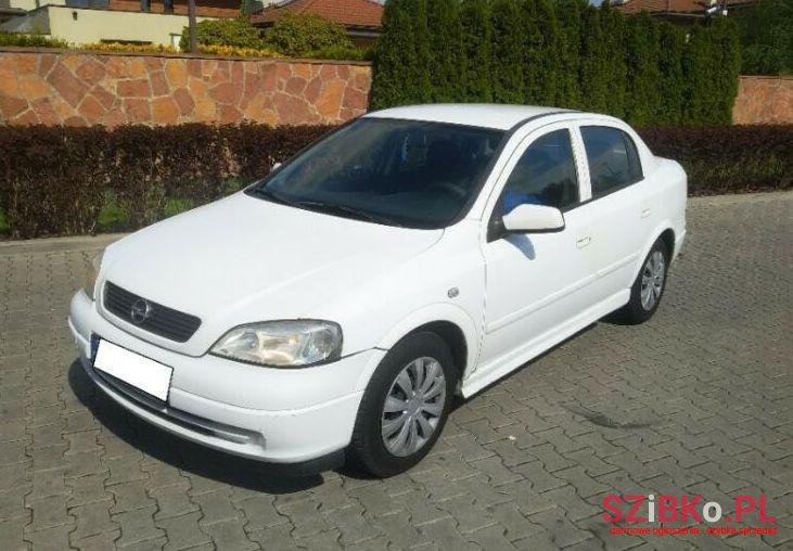 2005' Opel Astra photo #1
