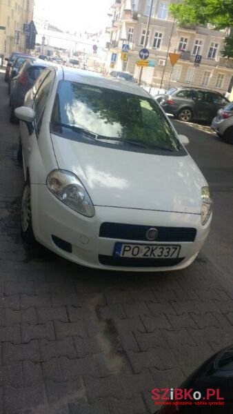 2011' Fiat Punto photo #2