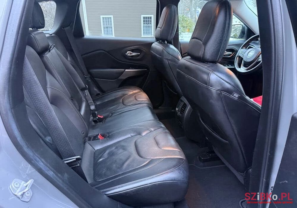 2019' Jeep Cherokee photo #3