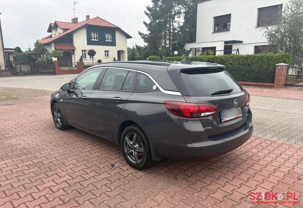 2016' Opel Astra photo #2