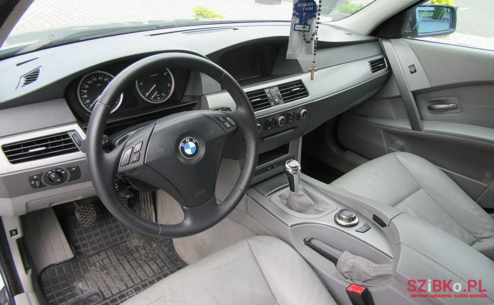 2005' BMW 5 Series 525D Touring photo #4