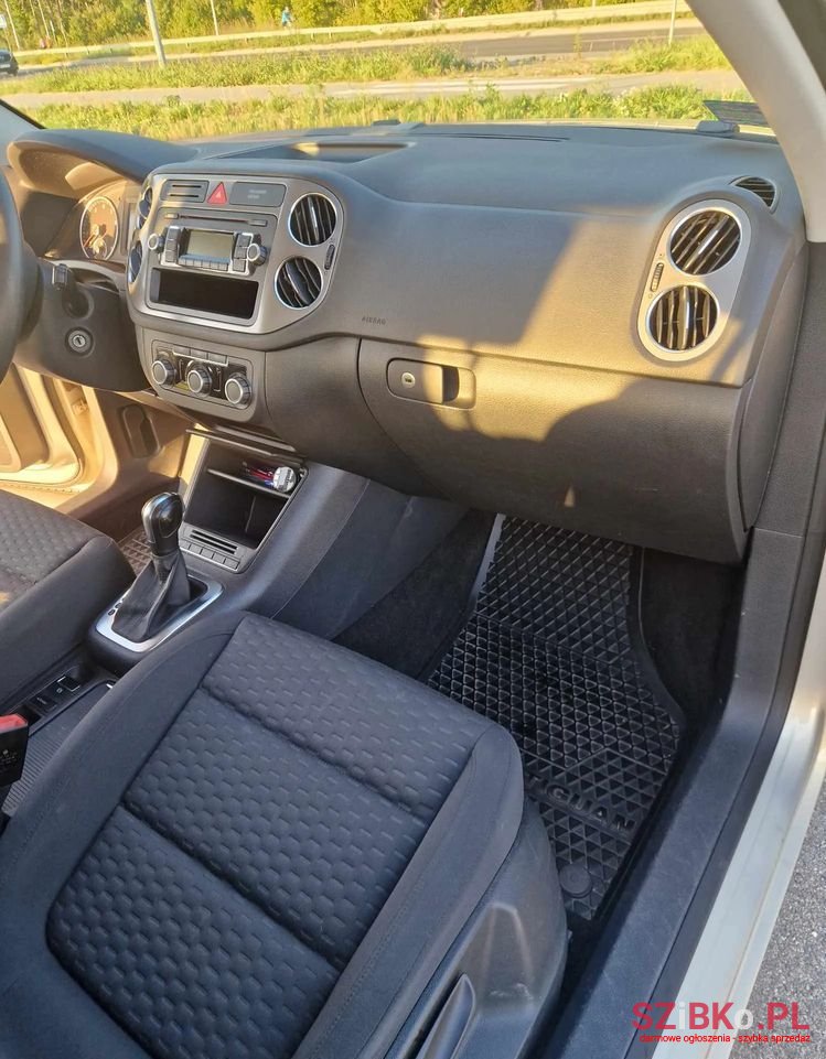 2010' Volkswagen Tiguan photo #5