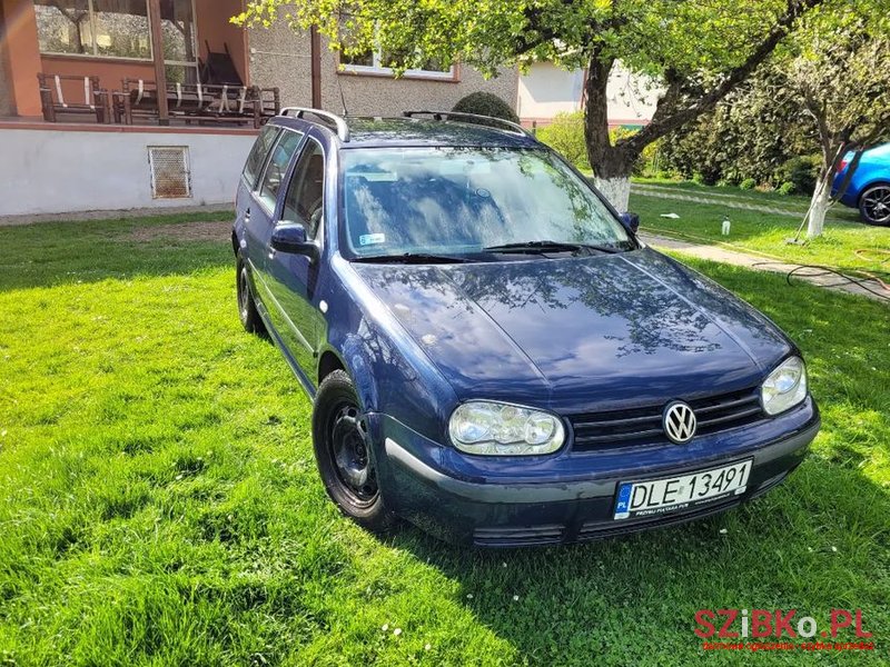 2001' Volkswagen Golf photo #1