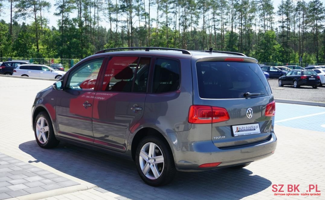 2012' Volkswagen Touran photo #3