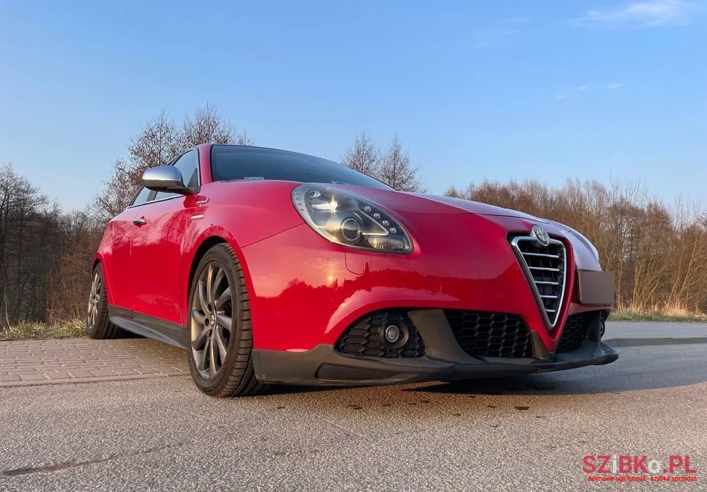 2012' Alfa Romeo Giulietta photo #1