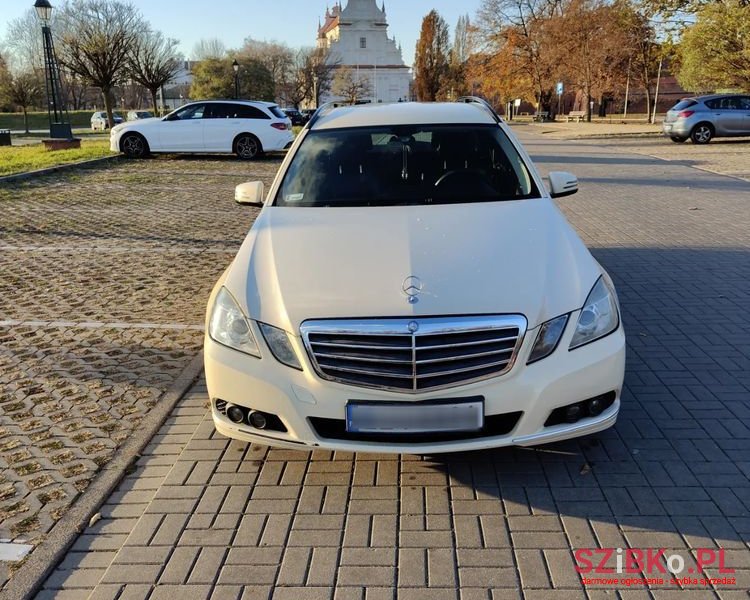 2010' Mercedes-Benz E-Class photo #1