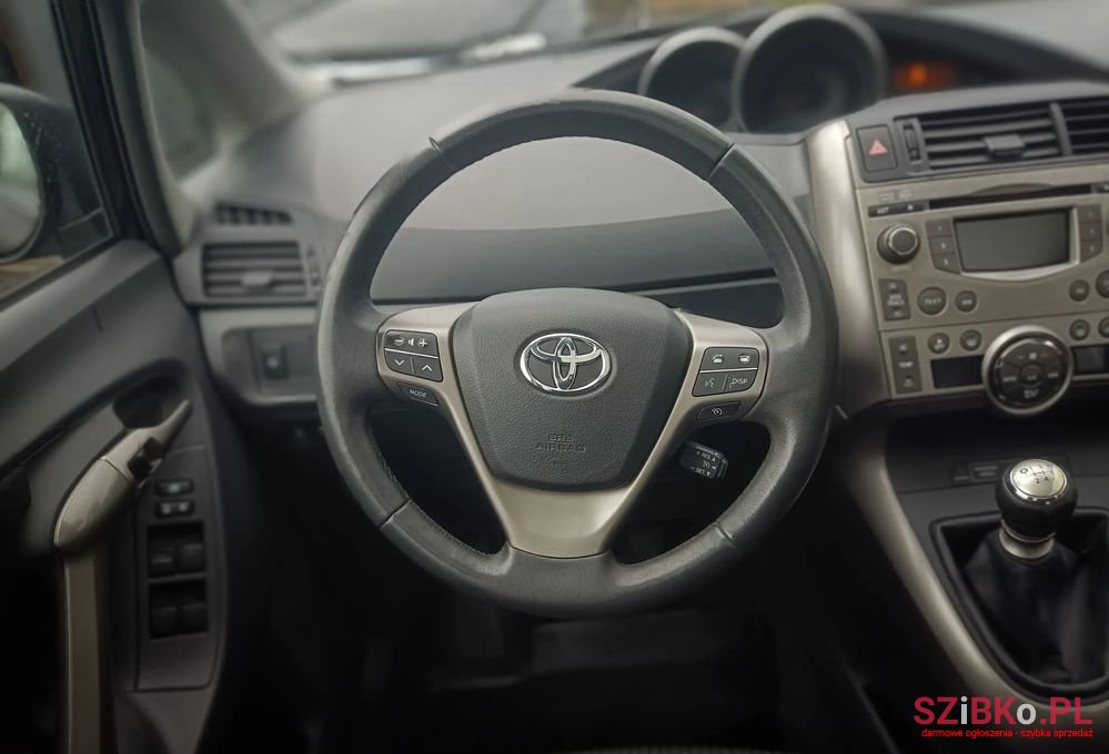 2009' Toyota Verso photo #3