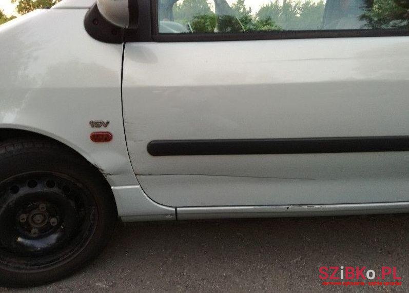2002' Renault Twingo photo #2