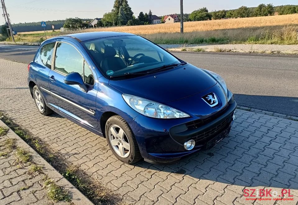 2009' Peugeot 207 photo #2