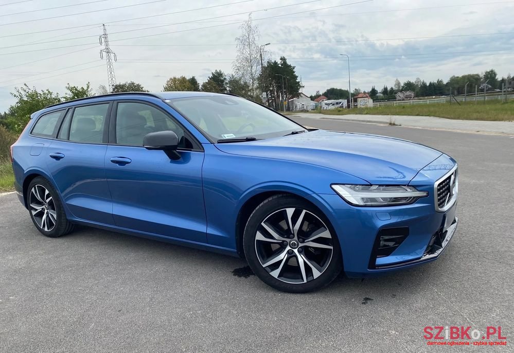 2020' Volvo V60 D4 R-Design photo #2