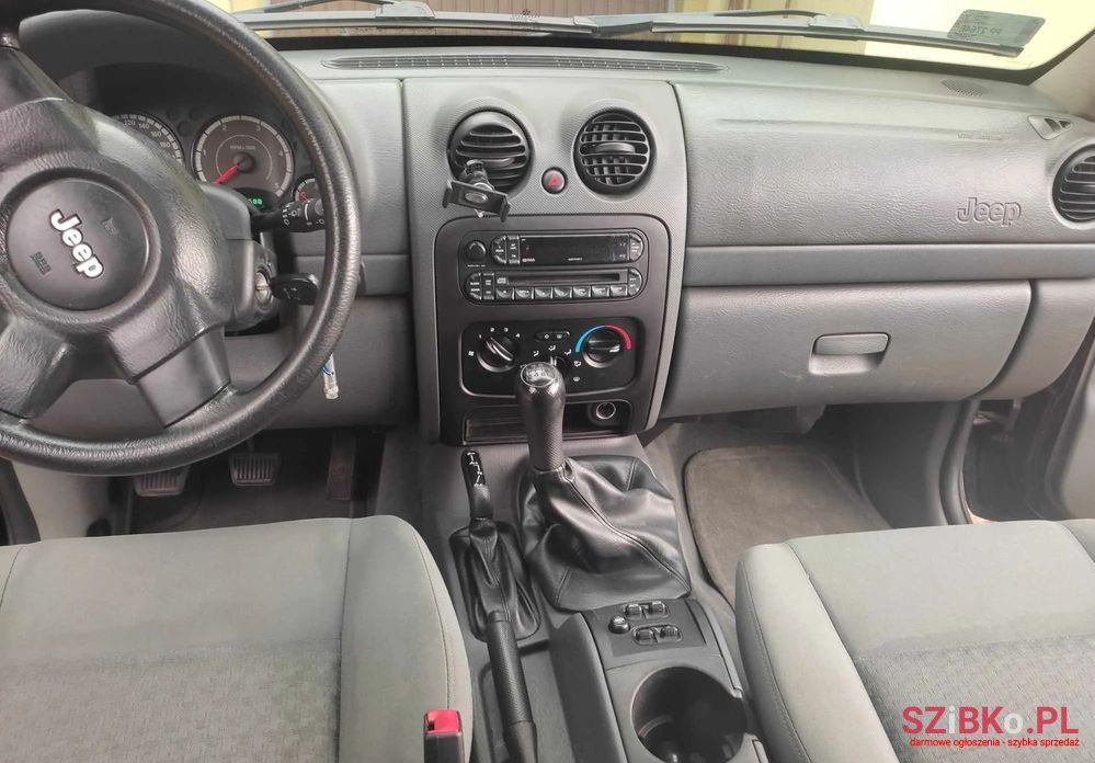 2005' Jeep Cherokee photo #6