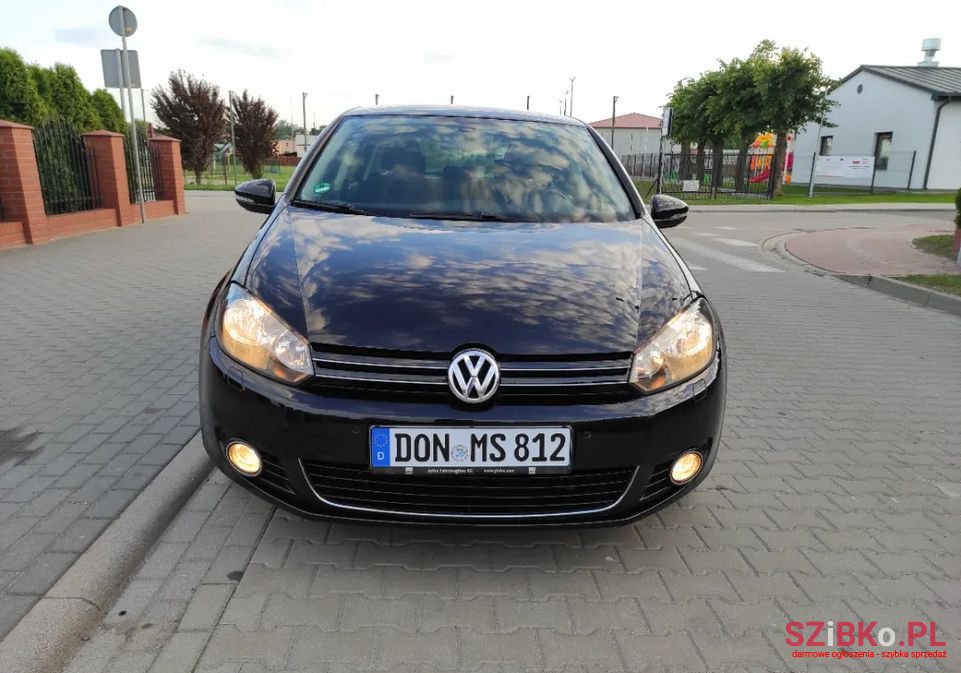 2009' Volkswagen Golf photo #2