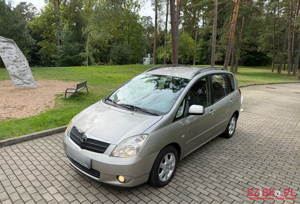 2003' Toyota Corolla Verso photo #2