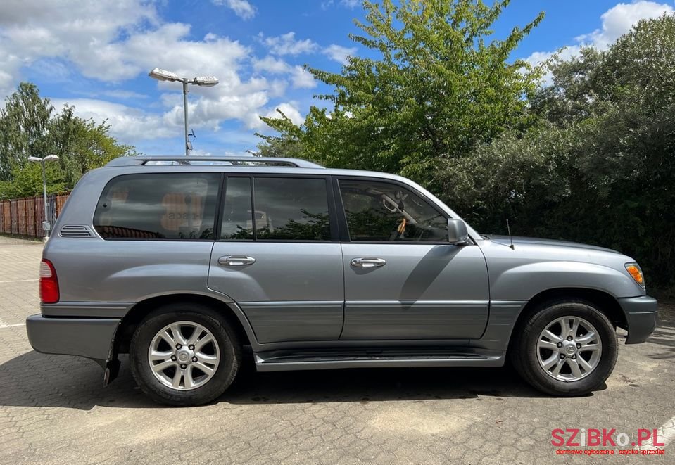 2003' Lexus LX photo #6