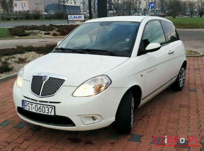 2008' Lancia Ypsilon photo #1