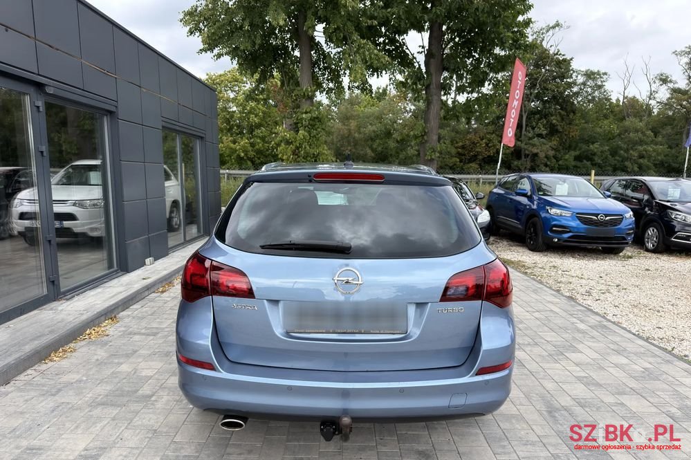 2011' Opel Astra 1.4 T Cosmo photo #5