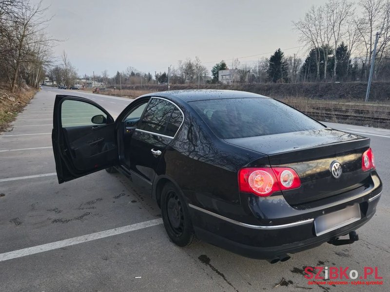 2008' Volkswagen Passat 2.0 Tdi Highline photo #3