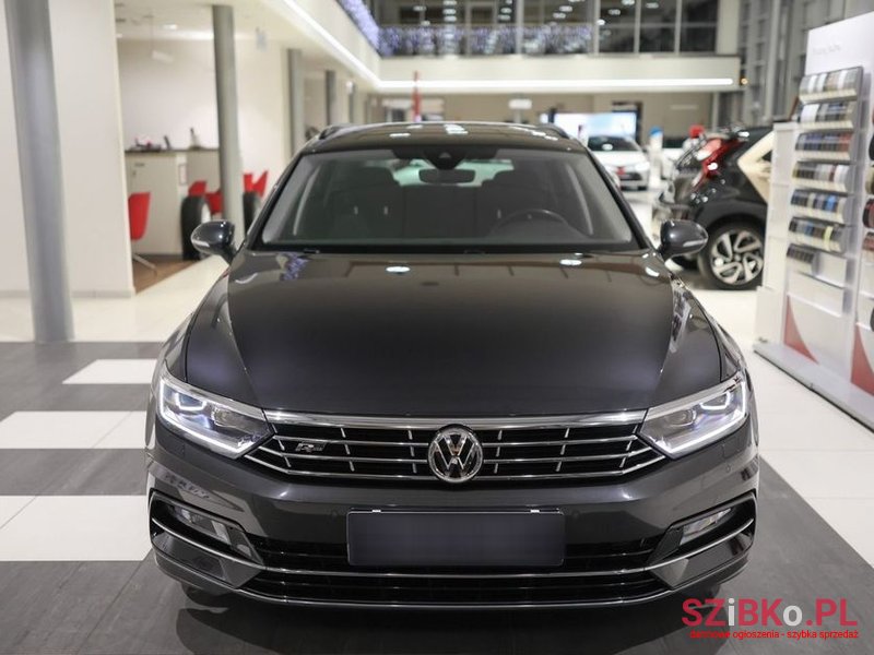 2018' Volkswagen Passat photo #1