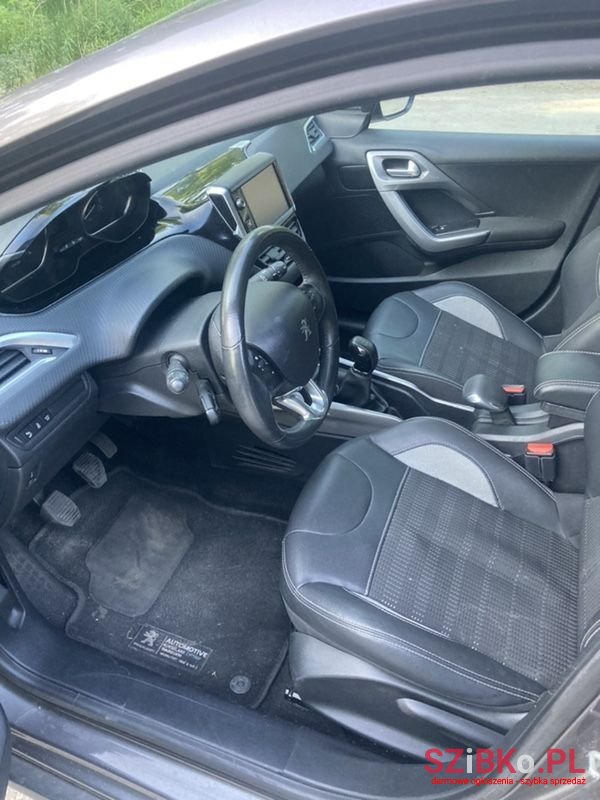 2017' Peugeot 2008 photo #5