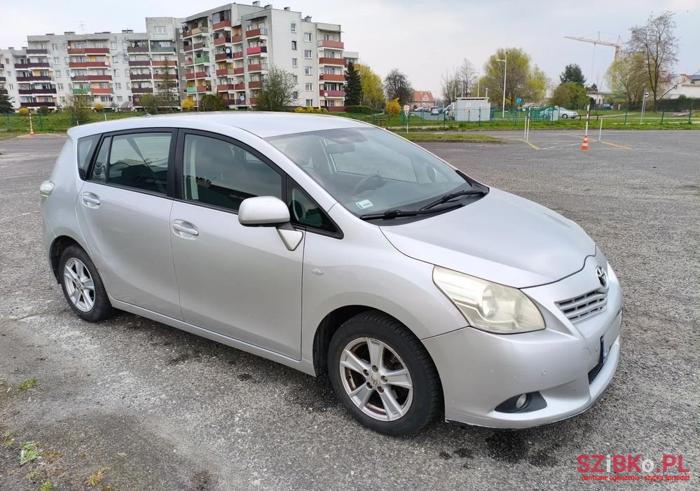 2010' Toyota Verso 2.0 D-4D photo #1