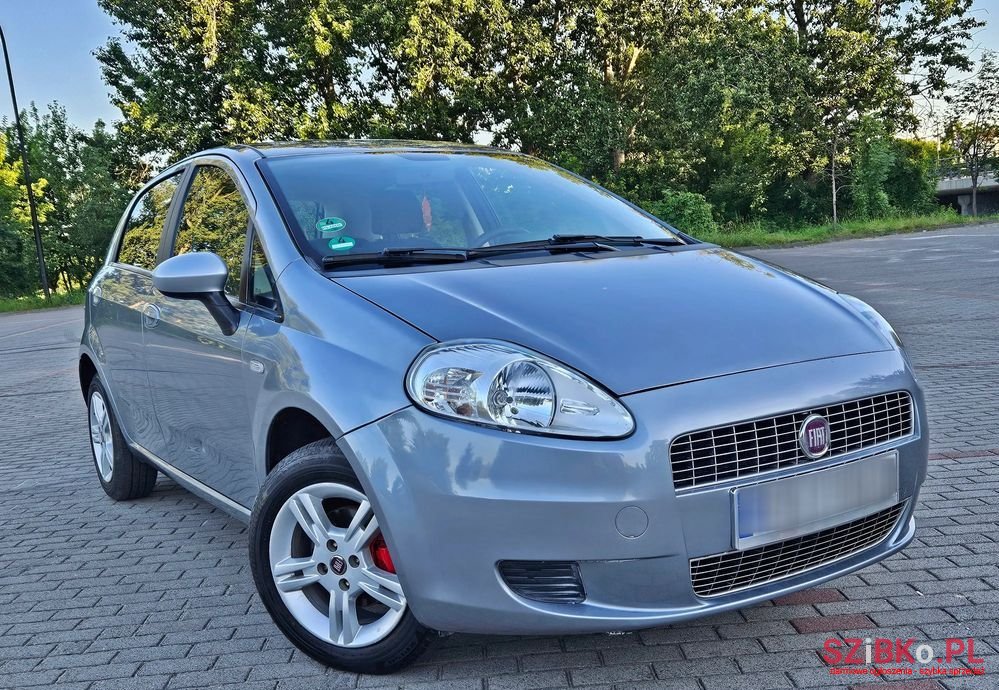 2009' Fiat Grande Punto 1.4 8V Dynamic photo #1