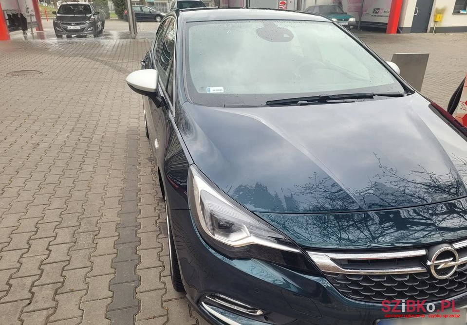 2015' Opel Astra photo #3