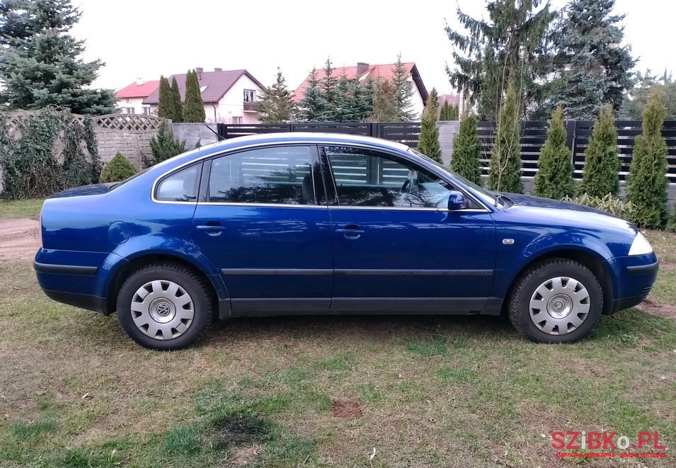 2001' Volkswagen Passat photo #6