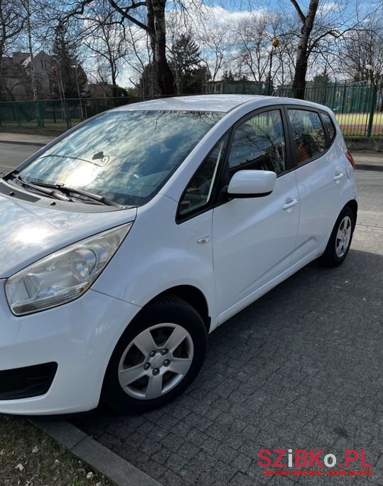 2010' Kia Venga photo #1