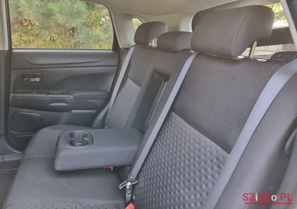 2011' Mitsubishi ASX photo #5