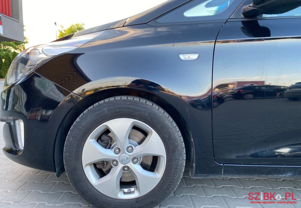 2015' Kia Carens 1.7 Crdi Edition 7 photo #2
