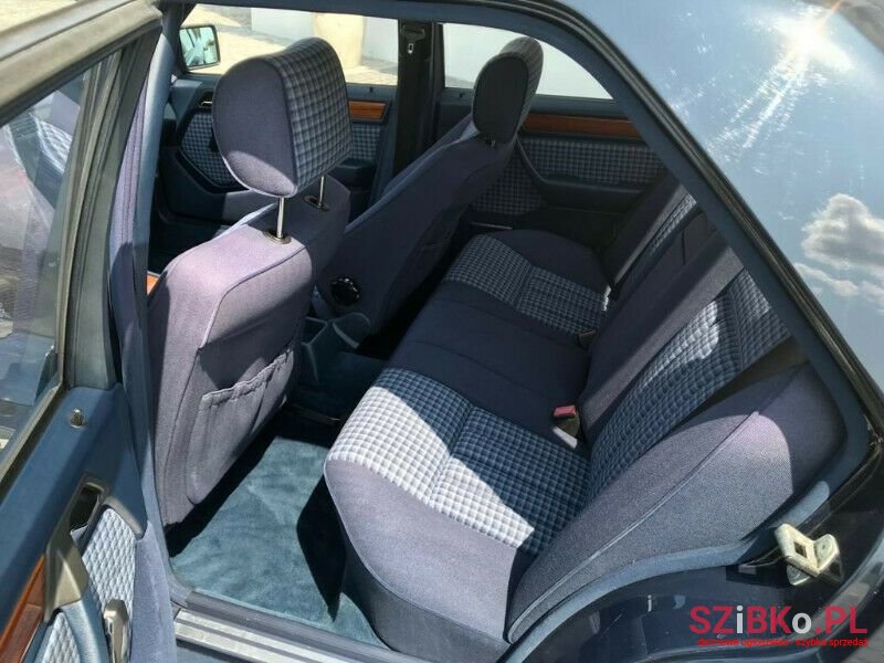 1991' Mercedes-Benz W124 photo #5