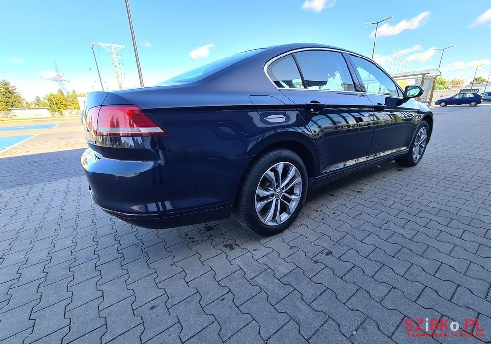 2016' Volkswagen Passat photo #5