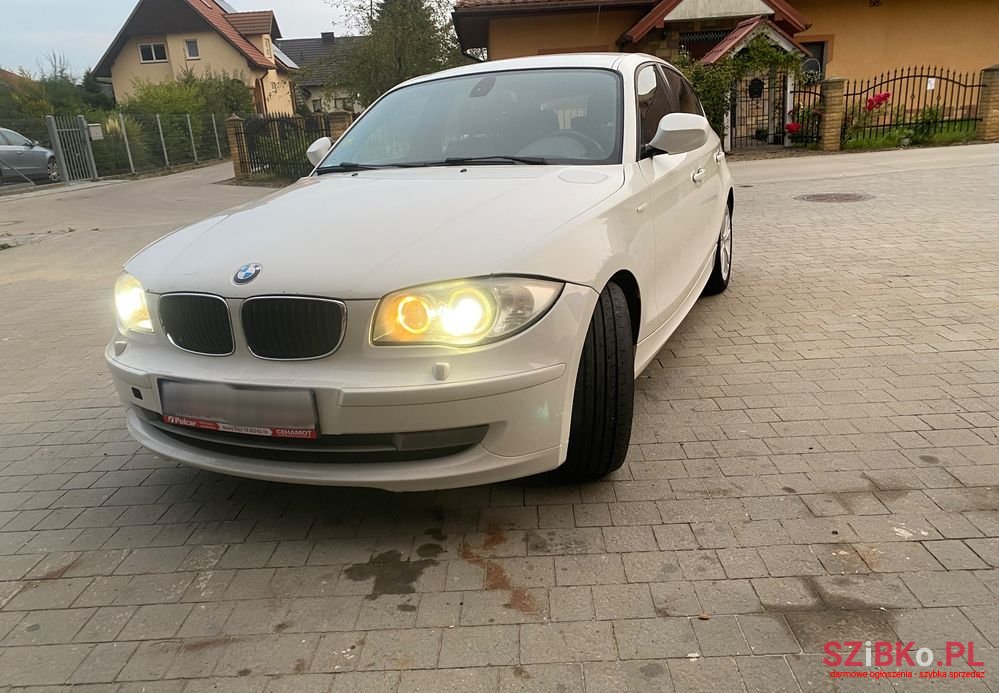 2010' BMW 1 Series 120D photo #4