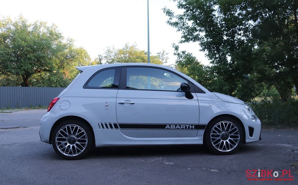 2019' Abarth 595 photo #3
