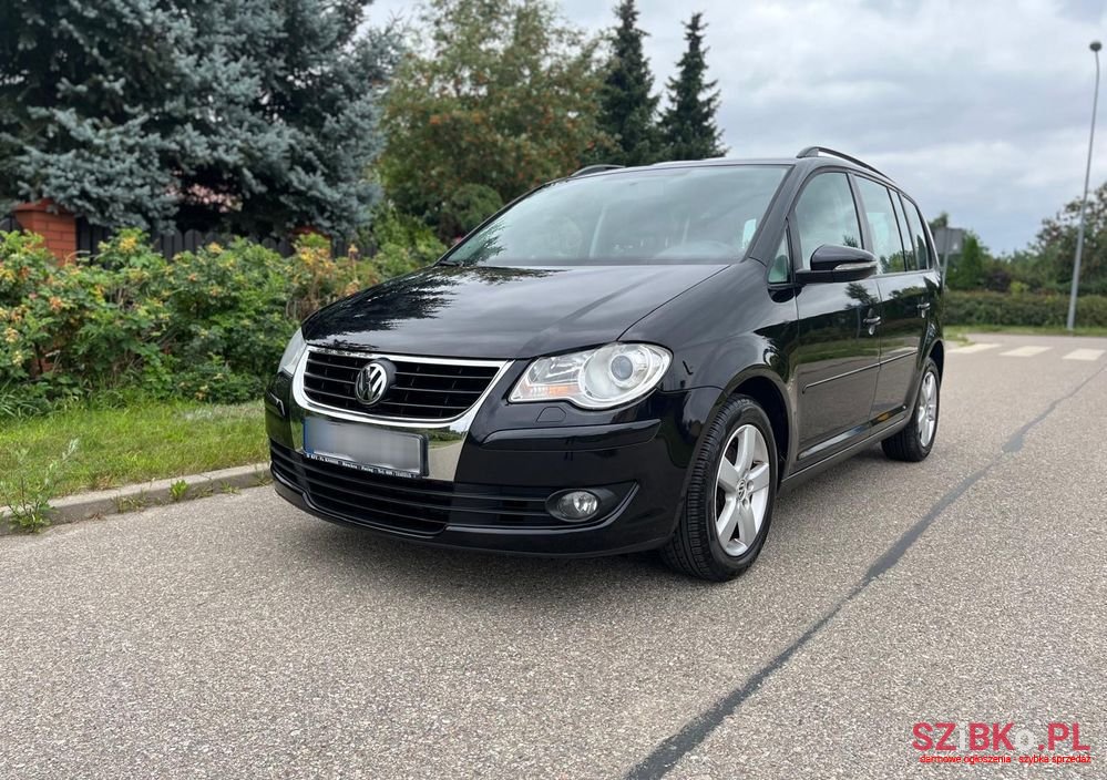 2009' Volkswagen Touran photo #1