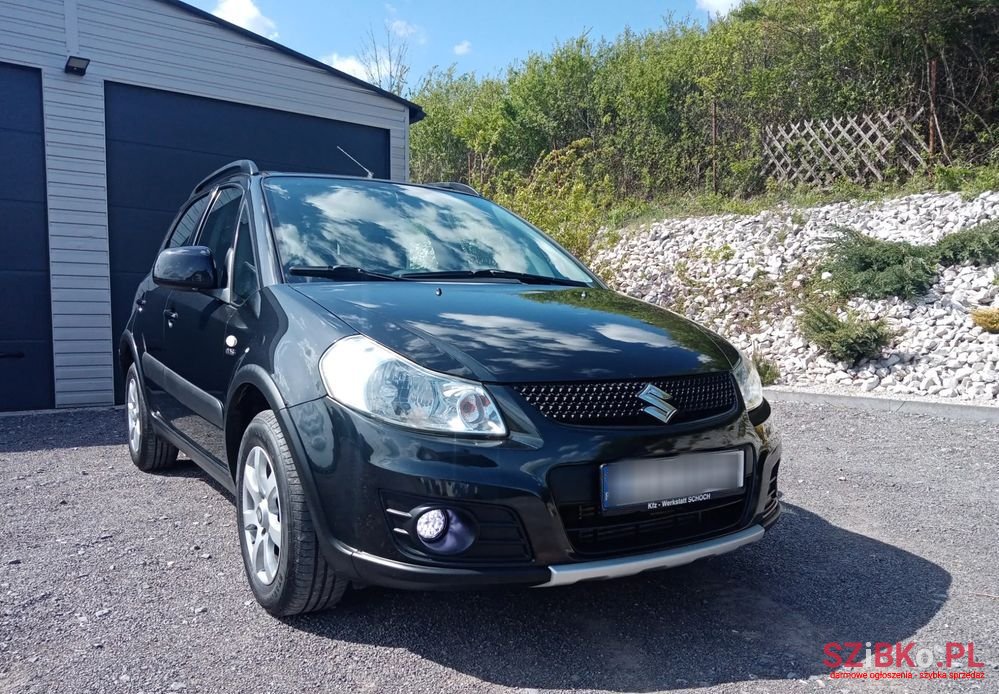 2011' Suzuki SX4 photo #1