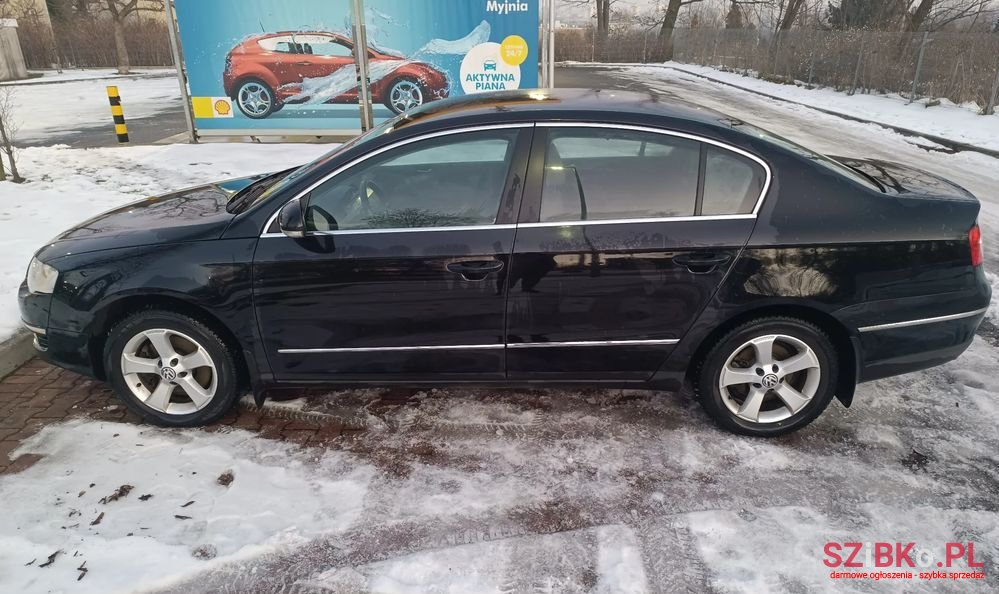 2009' Volkswagen Passat photo #5