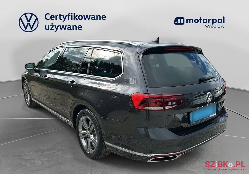 2019' Volkswagen Passat photo #2