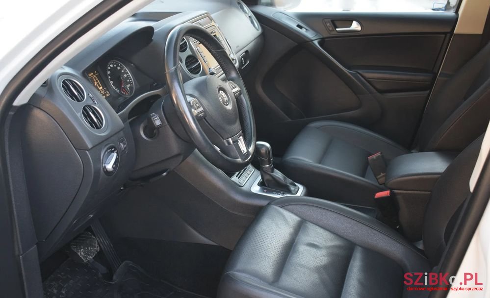 2015' Volkswagen Tiguan photo #6