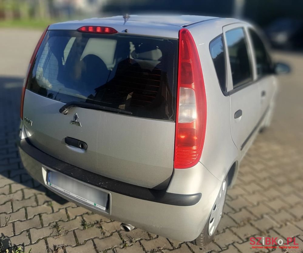 2006' Mitsubishi Colt photo #5