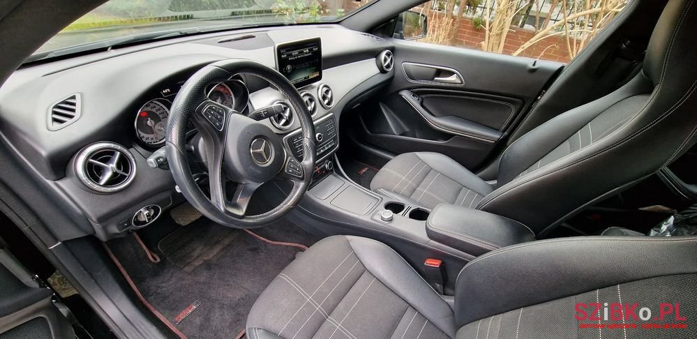 2015' Mercedes-Benz CLA photo #3