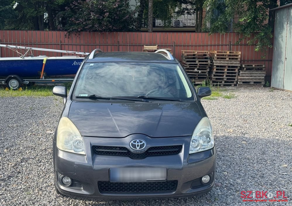 2008' Toyota Corolla Verso photo #2