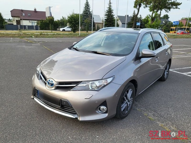 2014' Toyota Auris photo #2