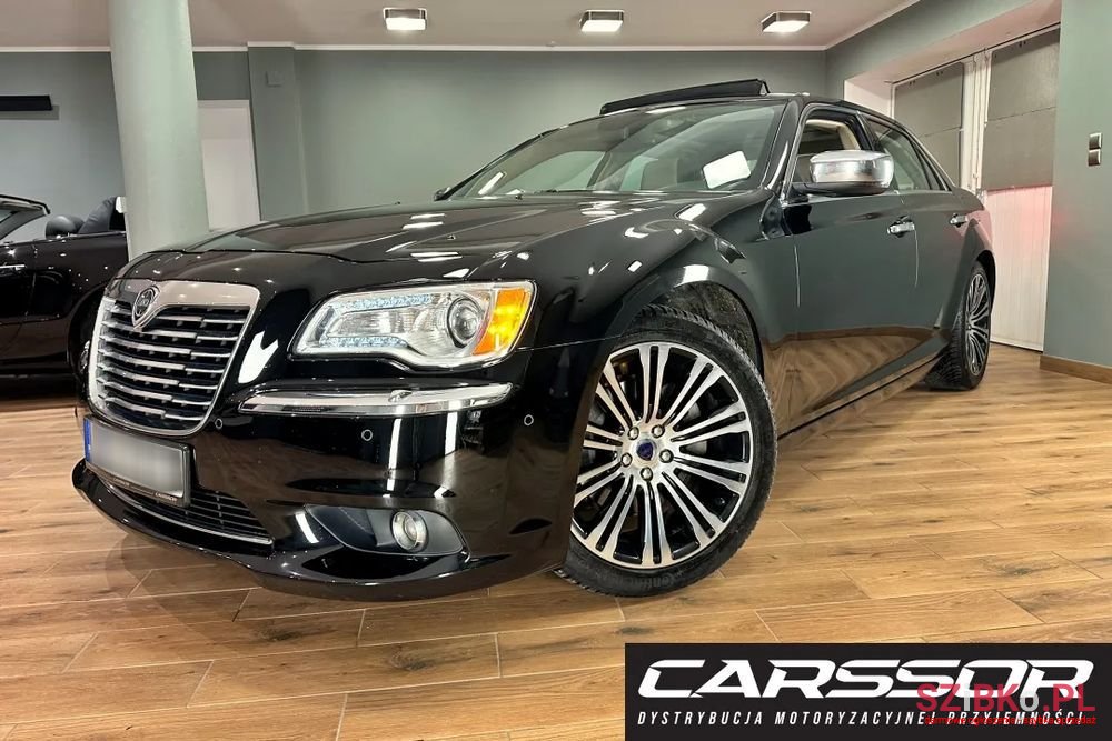 2011' Chrysler 300C photo #1