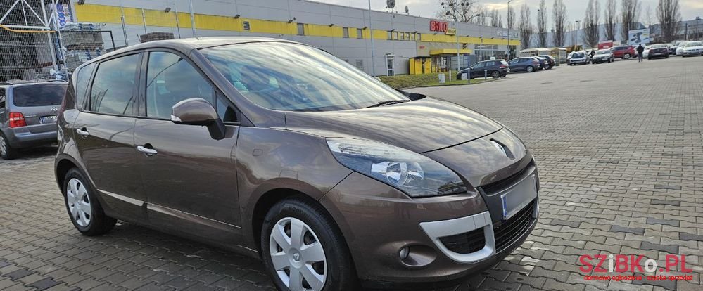2010' Renault Scenic photo #1