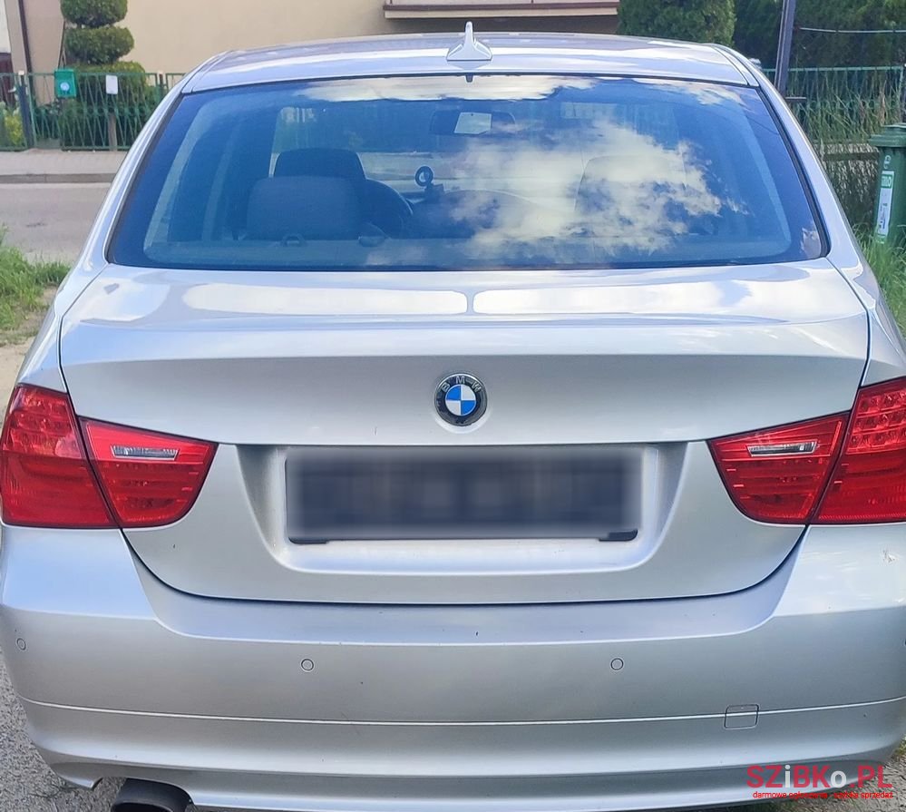 2009' BMW 3 Series 318I photo #6