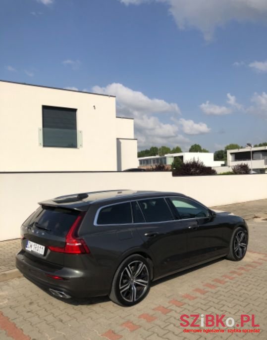 2019' Volvo V60 photo #2
