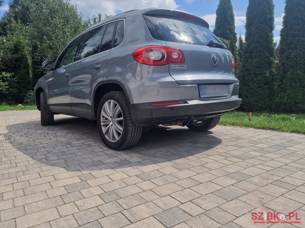 2010' Volkswagen Tiguan photo #2