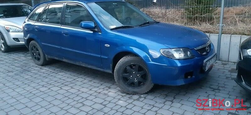 2001' Mazda 323 photo #3