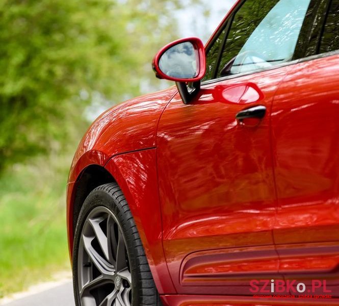 2022' Porsche Macan Standard photo #4